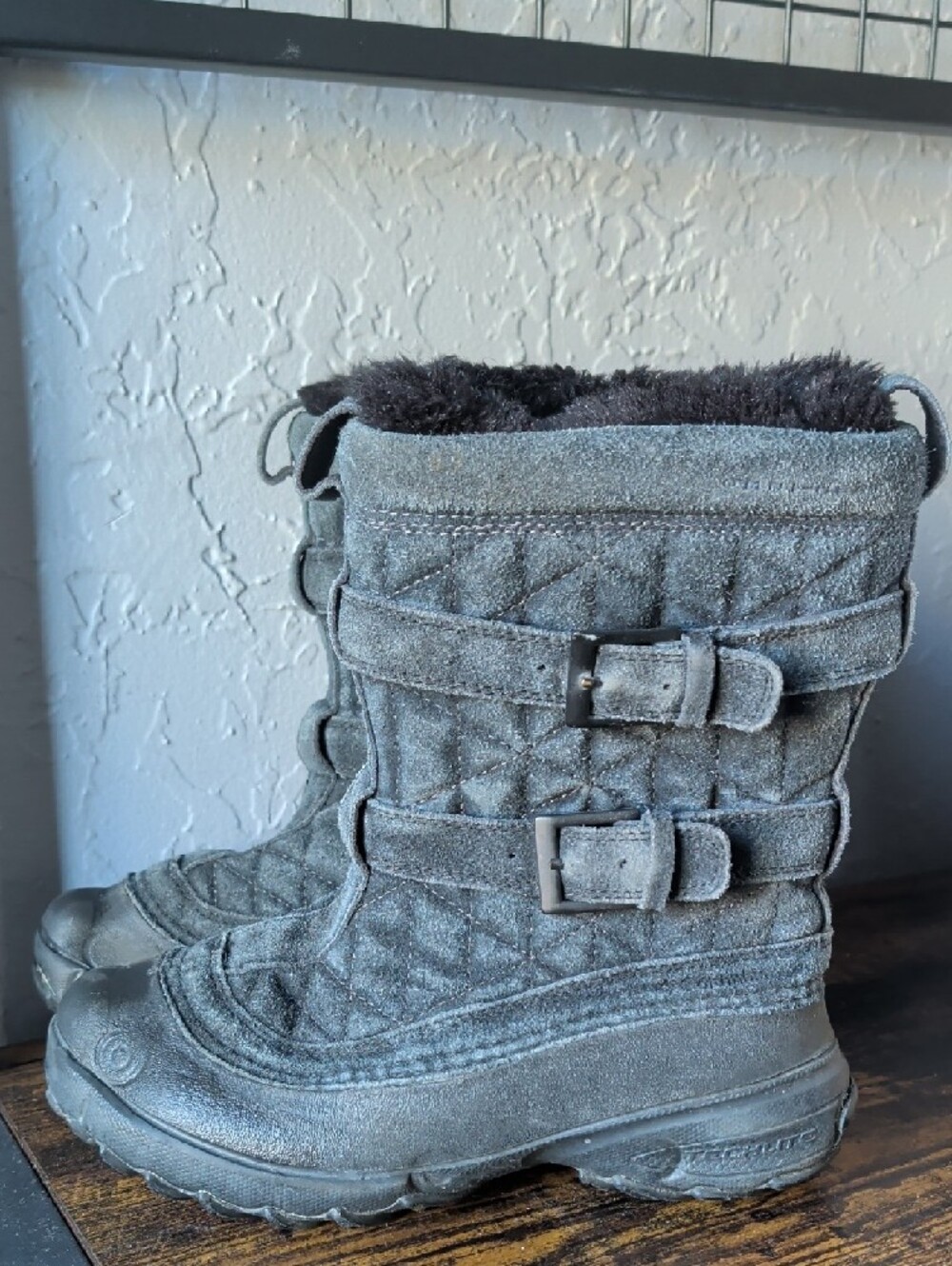 Columbia Black Suede Leather Quilted Faux Fur Winter Boots Women's Size 6